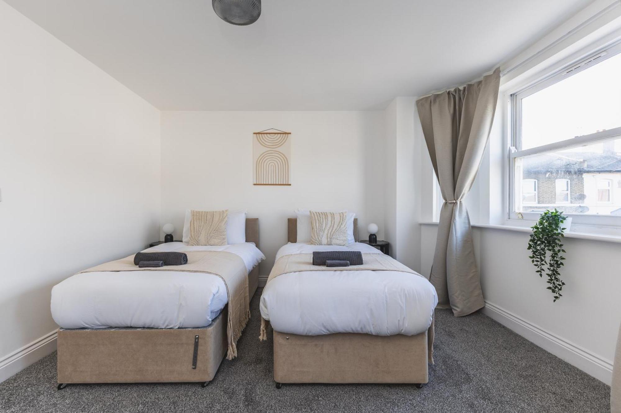 Arte Serviced Stratford - 3 Bedrooms 2 Bathrooms London, Stratford, Maryland, Free Parking, Garden, Weekly Or Monthly - Up To 8 Guests Casa de Férias Londres