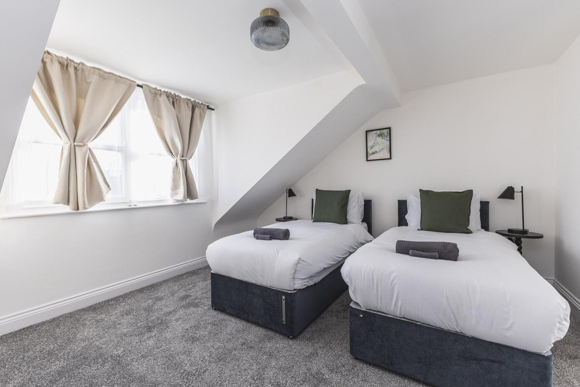 Arte Serviced Stratford - 3 Bedrooms 2 Bathrooms London, Stratford, Maryland, Free Parking, Garden, Weekly Or Monthly - Up To 8 Guests Casa de Férias
