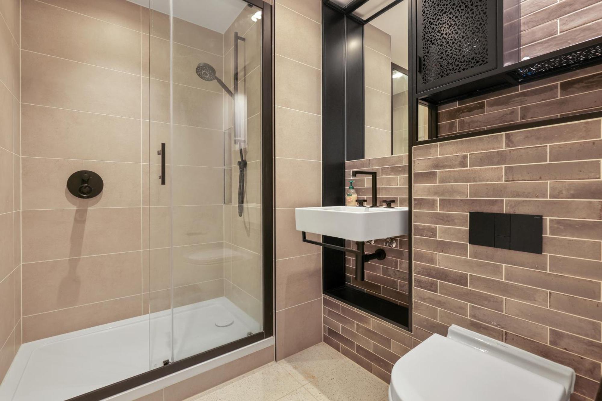 Excel Riverside 2 Bed Appartement *