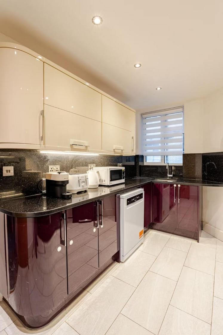 Exquisite 5 Bed Penthouse Appartement *