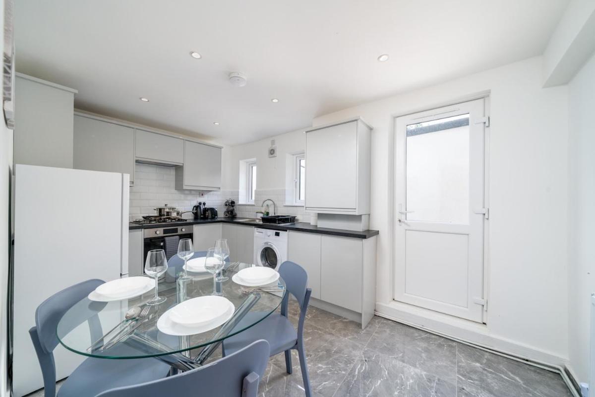 Family Near 02 Arena, Excel Centre With Parking Appartement Londres