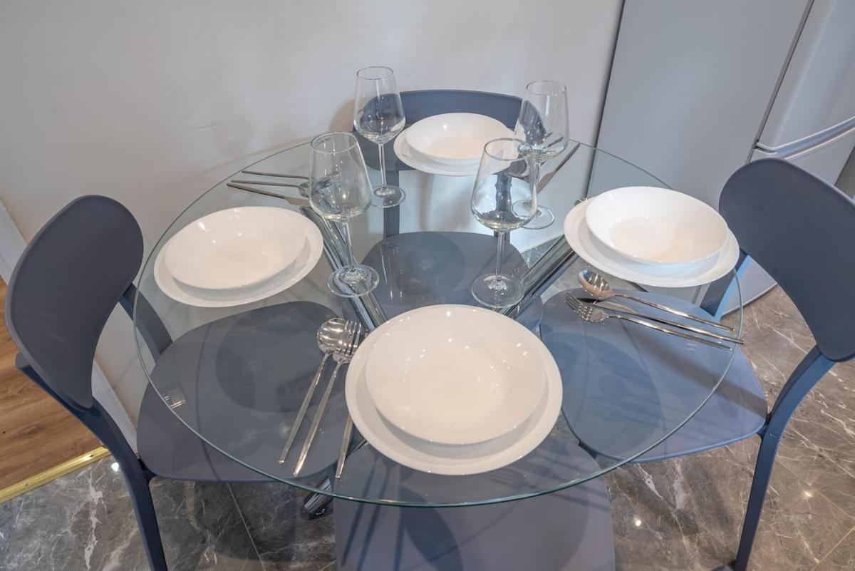 Family Near 02 Arena, Excel Centre With Parking *