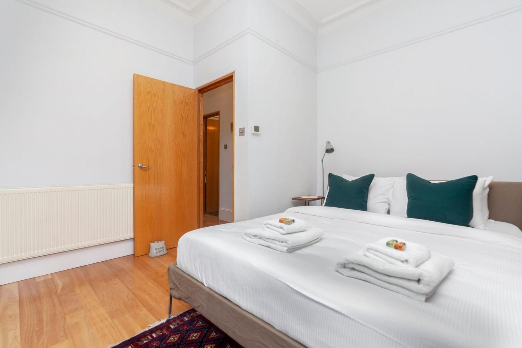 Beautiful Comfy 2 Bdr With Balcony, Chelsea Appartement *