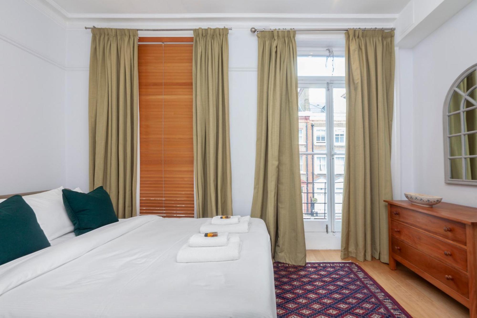 Beautiful Comfy 2 Bdr With Balcony, Chelsea Appartement Londres
