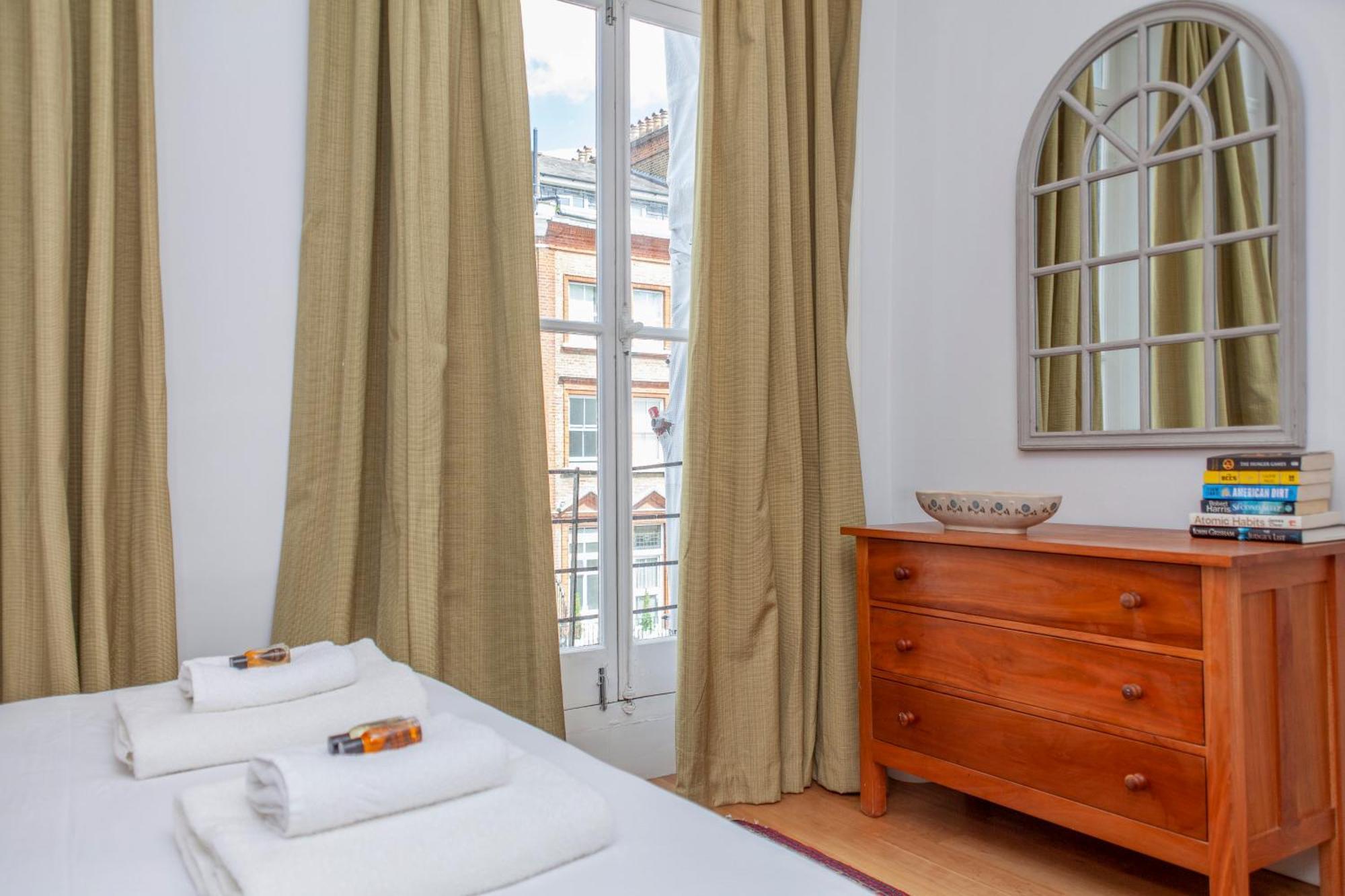 Beautiful Comfy 2 Bdr With Balcony, Chelsea Appartement Londres