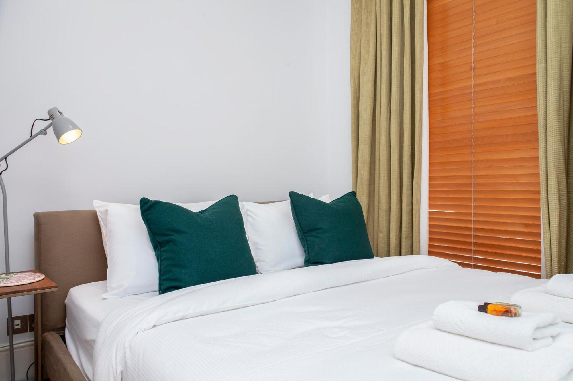 Beautiful Comfy 2 Bdr With Balcony, Chelsea Appartement *