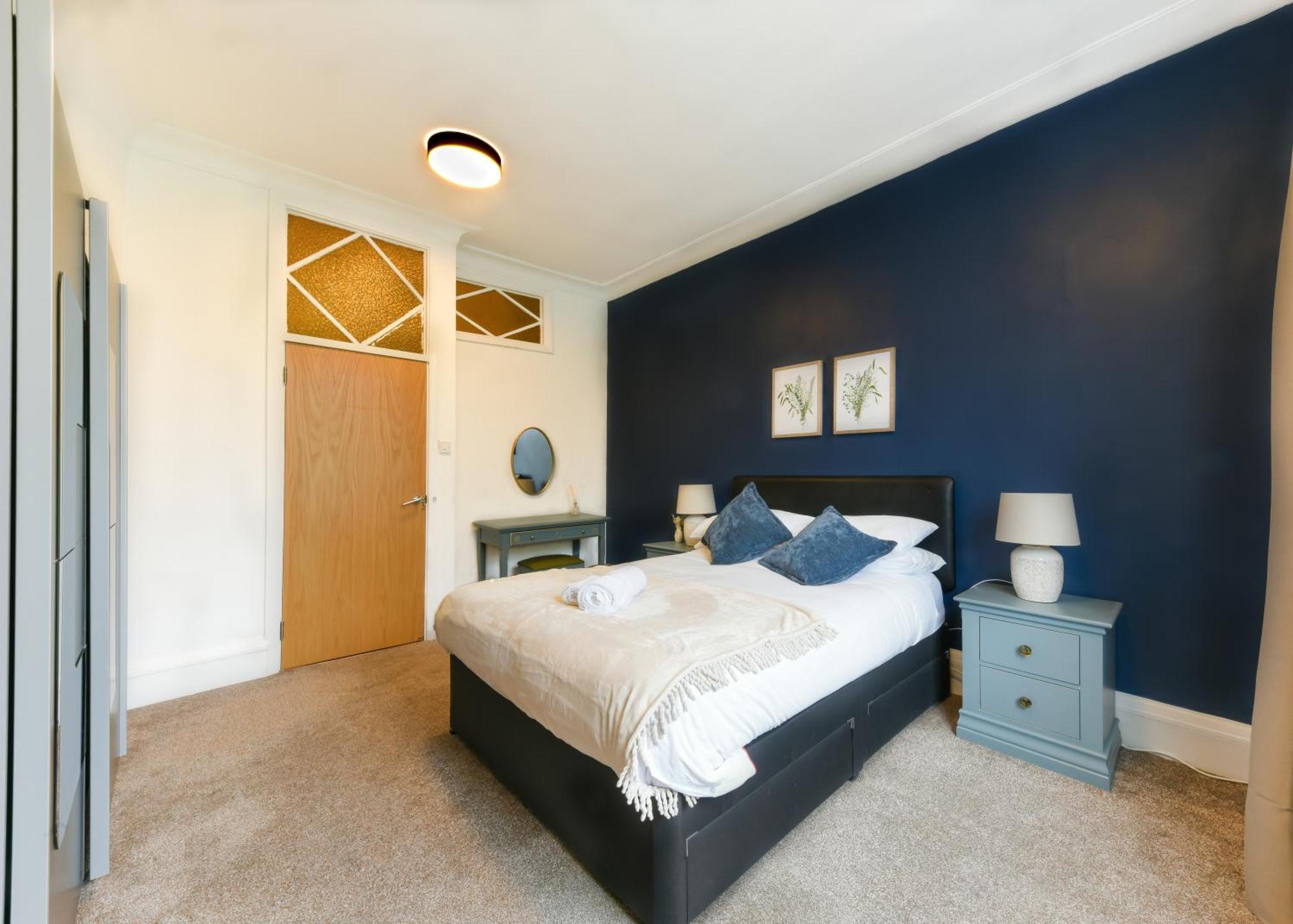 Spacious 2br, Free Parking & Wifi Near Station Appartement *