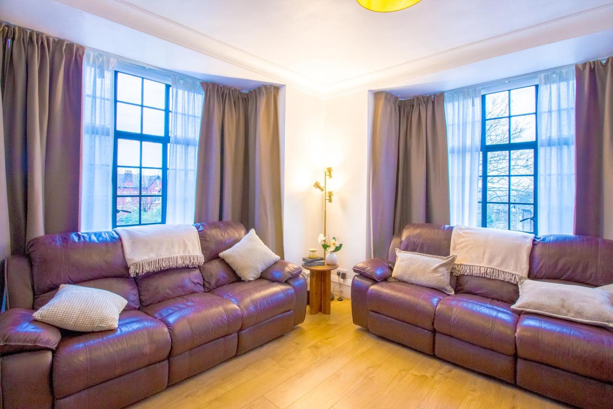 Spacious 2br, Free Parking & Wifi Near Station Appartement *