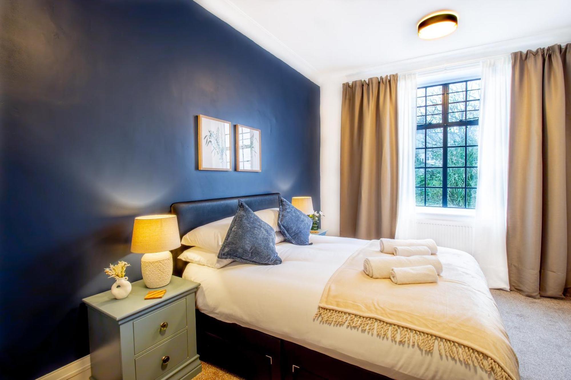 Spacious 2br, Free Parking & Wifi Near Station Appartement