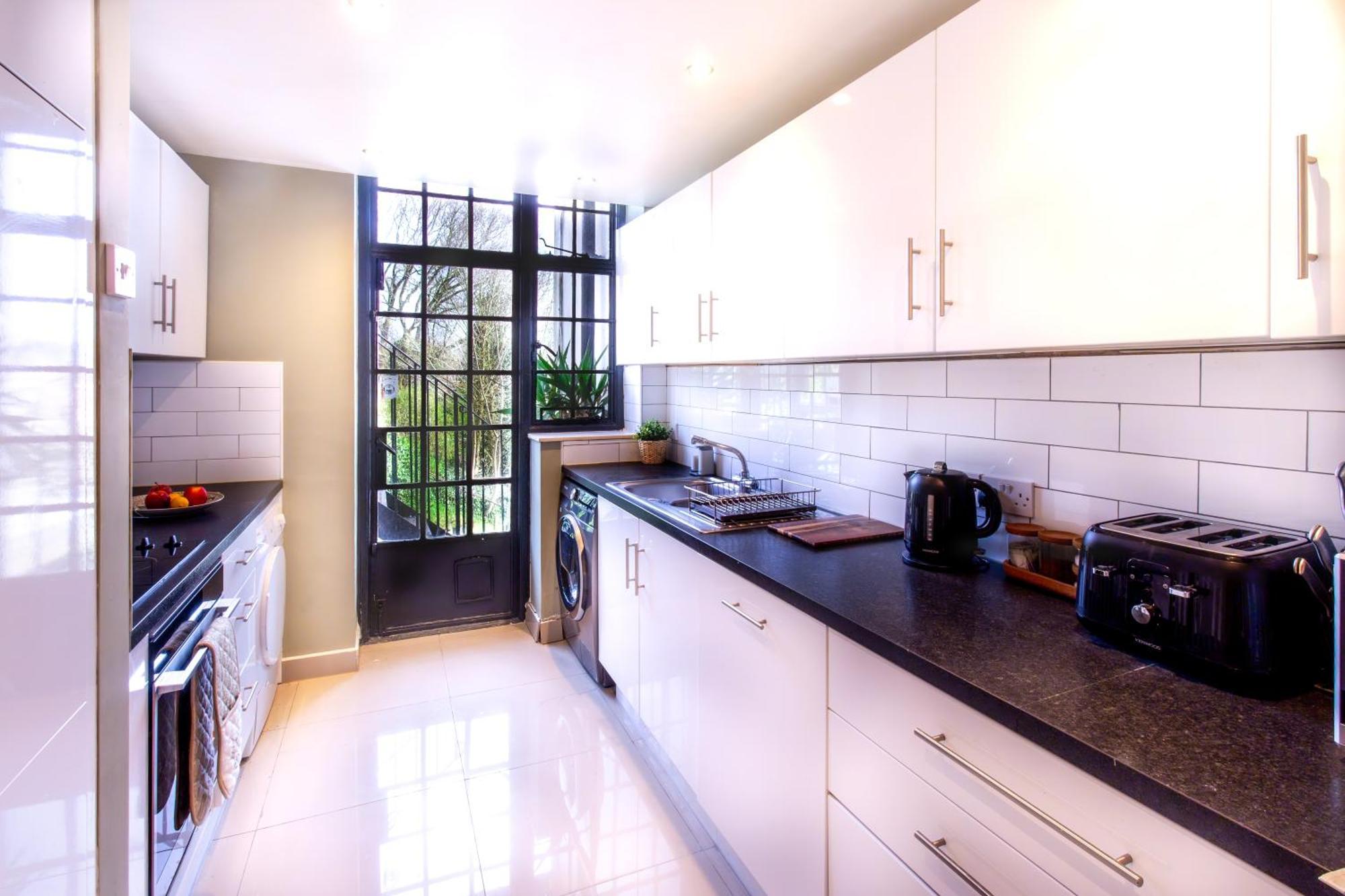Appartement Spacious 2br, Free Parking & Wifi Near Station *