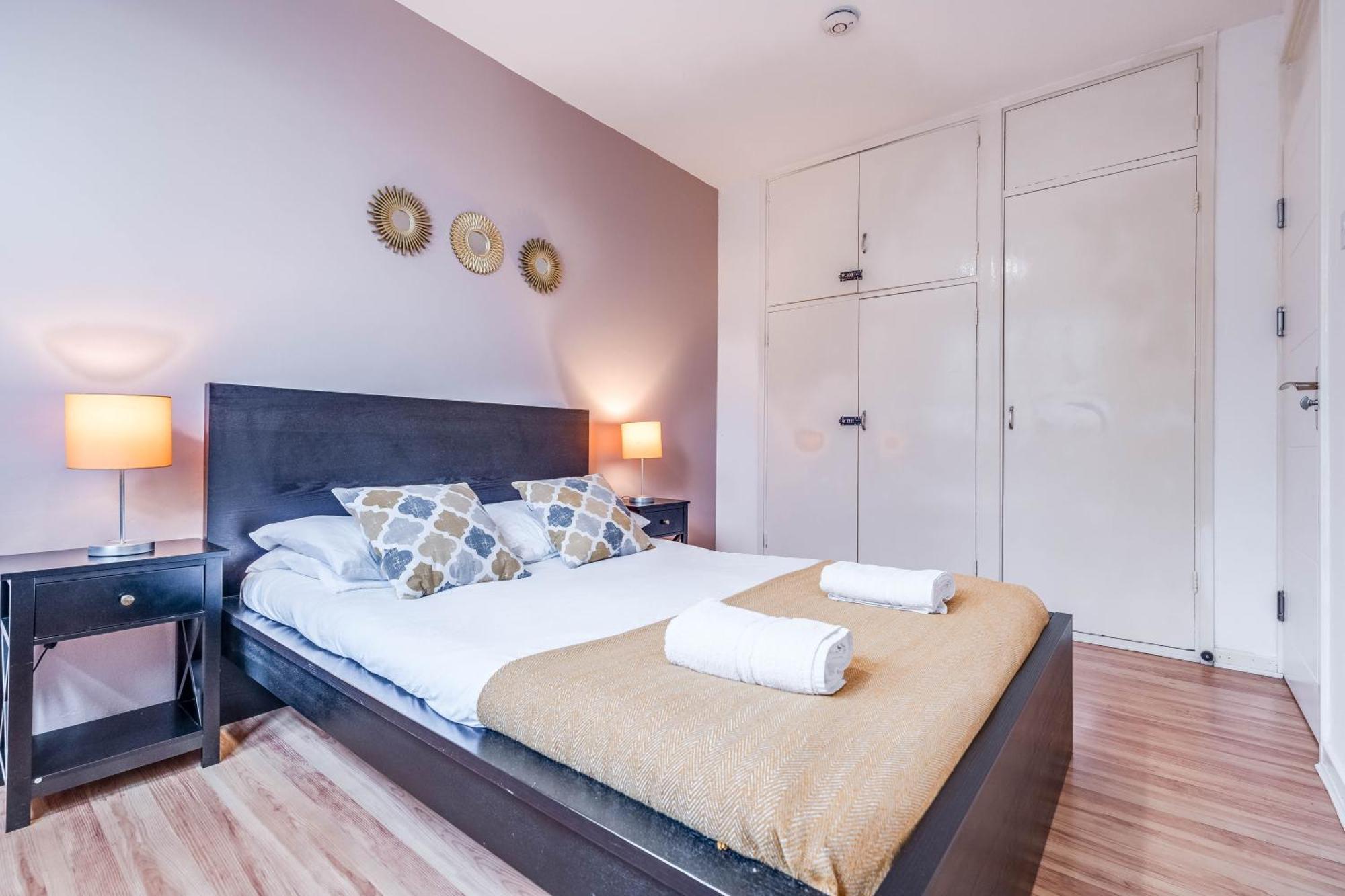 Leo's Place In Mile End 2 Double Beds, 1 Bunk Bed, Max 6, Spacious, Ideal For Families Appartement
