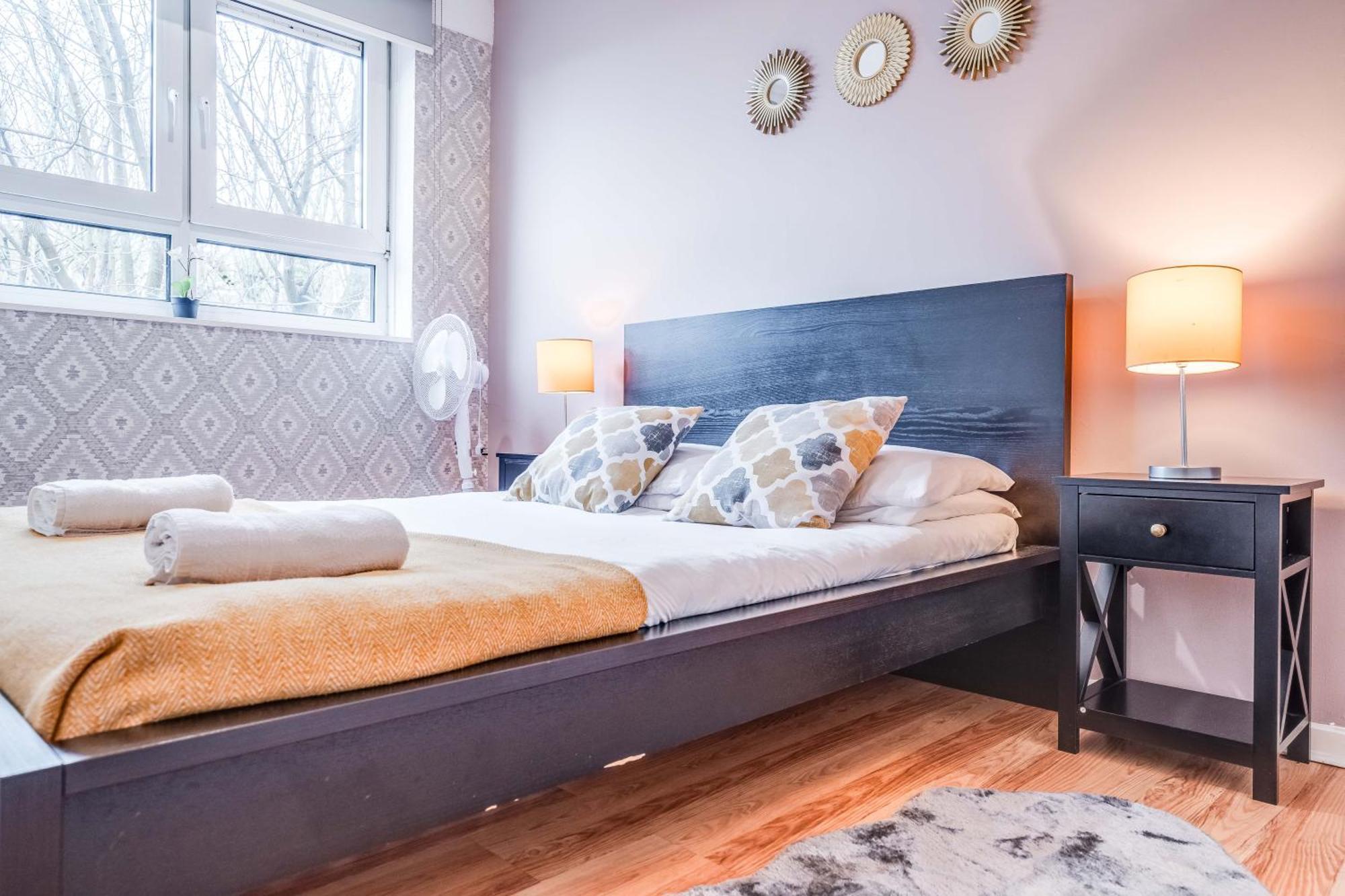 Leo's Place In Mile End 2 Double Beds, 1 Bunk Bed, Max 6, Spacious, Ideal For Families Appartement *