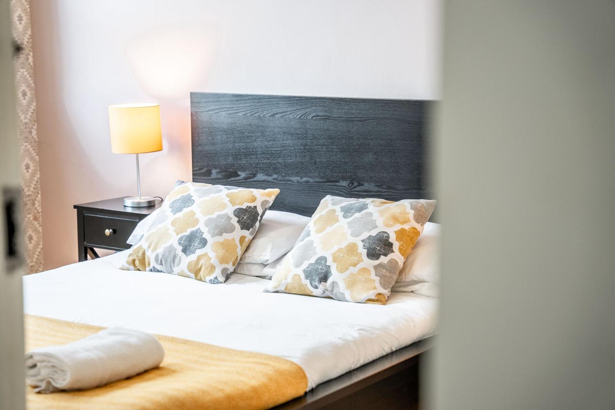 Leo's Place In Mile End 2 Double Beds, 1 Bunk Bed, Max 6, Spacious, Ideal For Families Appartement *