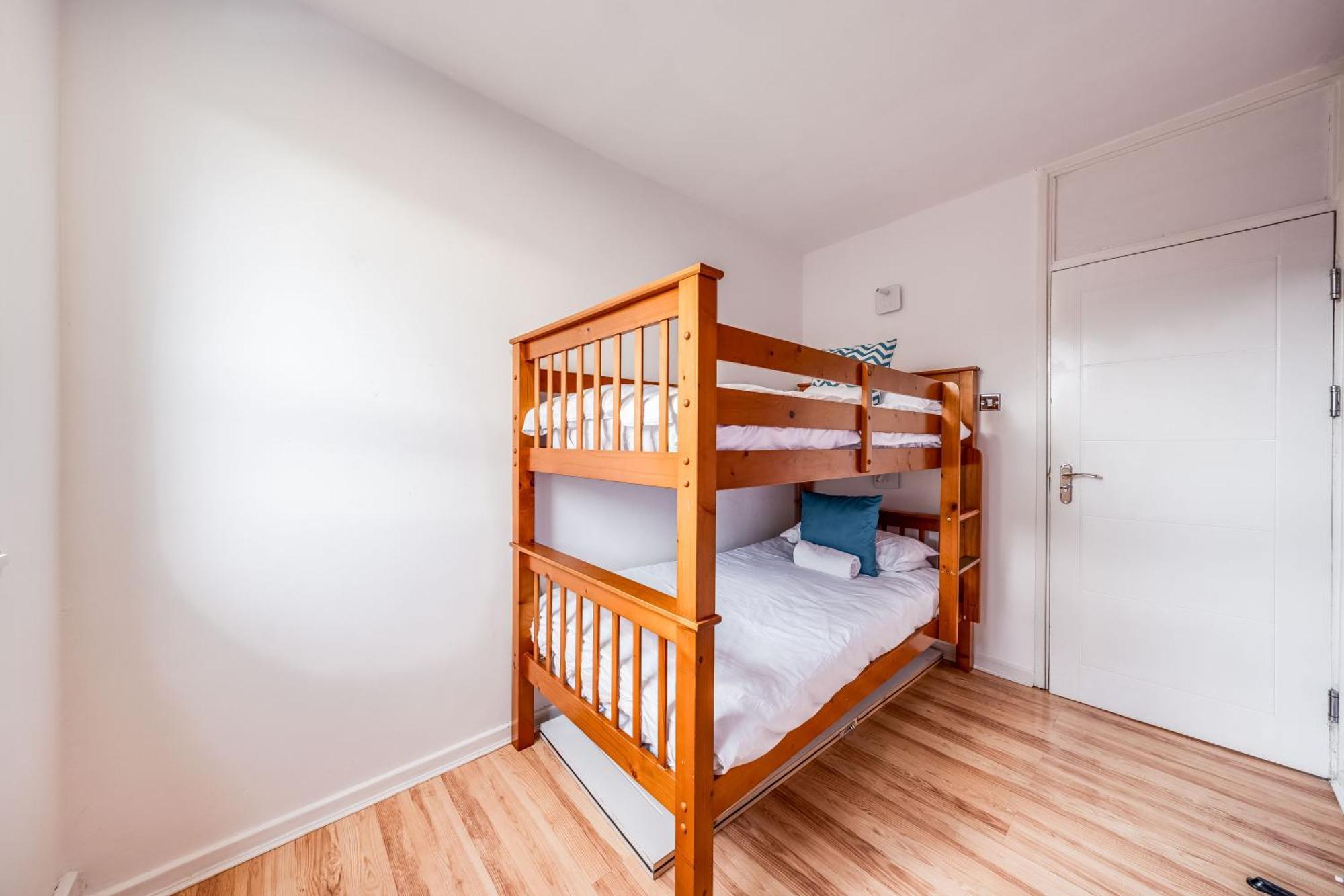 Leo's Place In Mile End 2 Double Beds, 1 Bunk Bed, Max 6, Spacious, Ideal For Families Appartement *