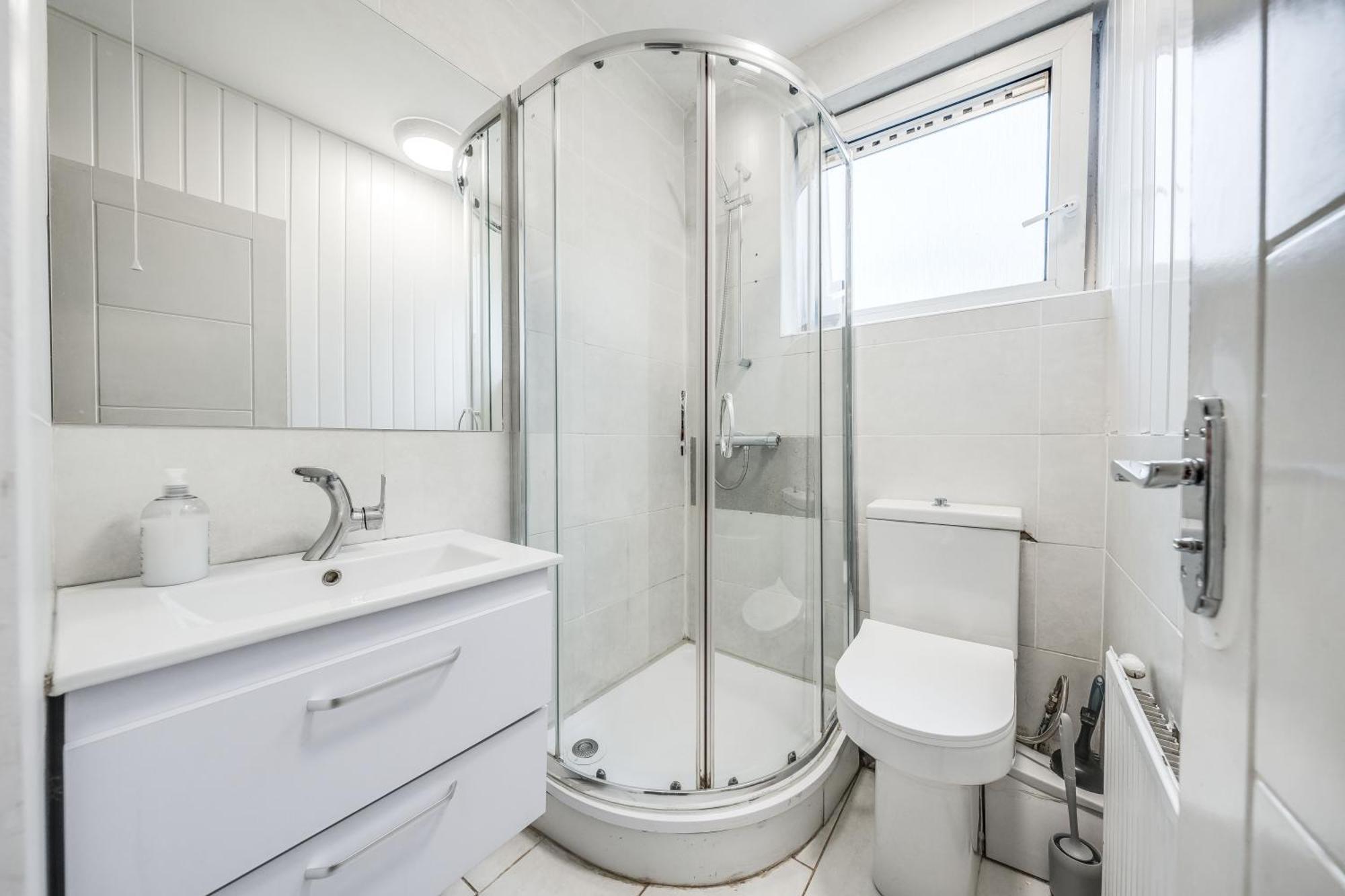 Leo's Place In Mile End 2 Double Beds, 1 Bunk Bed, Max 6, Spacious, Ideal For Families Appartement *