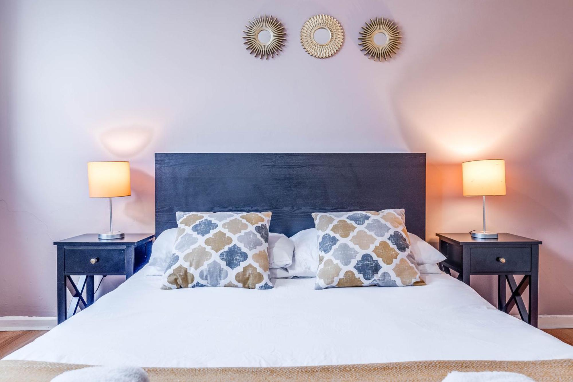 Leo's Place In Mile End 2 Double Beds, 1 Bunk Bed, Max 6, Spacious, Ideal For Families *