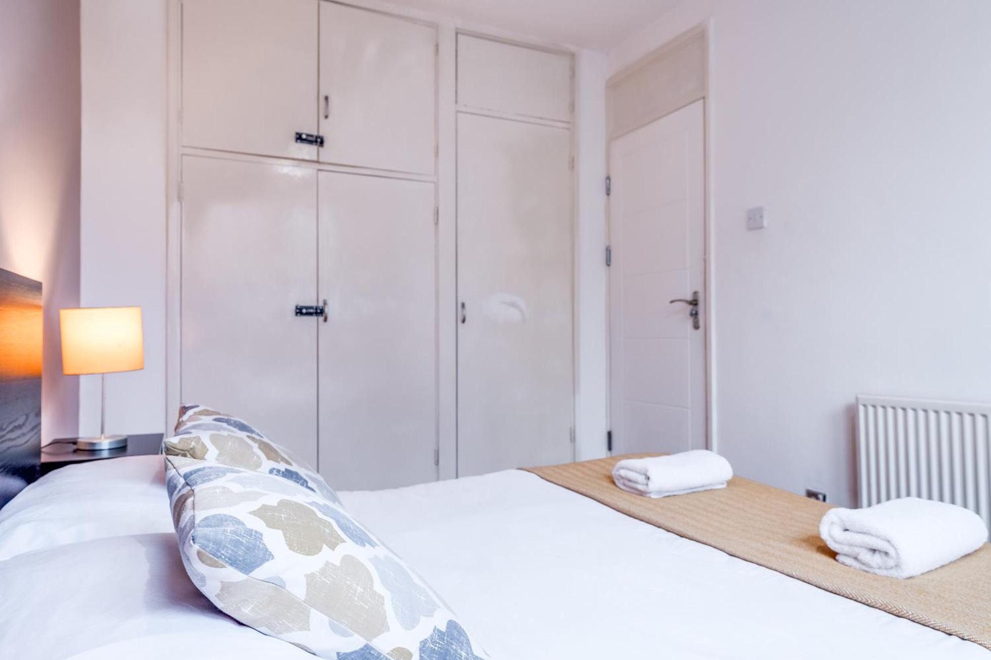 Leo's Place In Mile End 2 Double Beds, 1 Bunk Bed, Max 6, Spacious, Ideal For Families Appartement