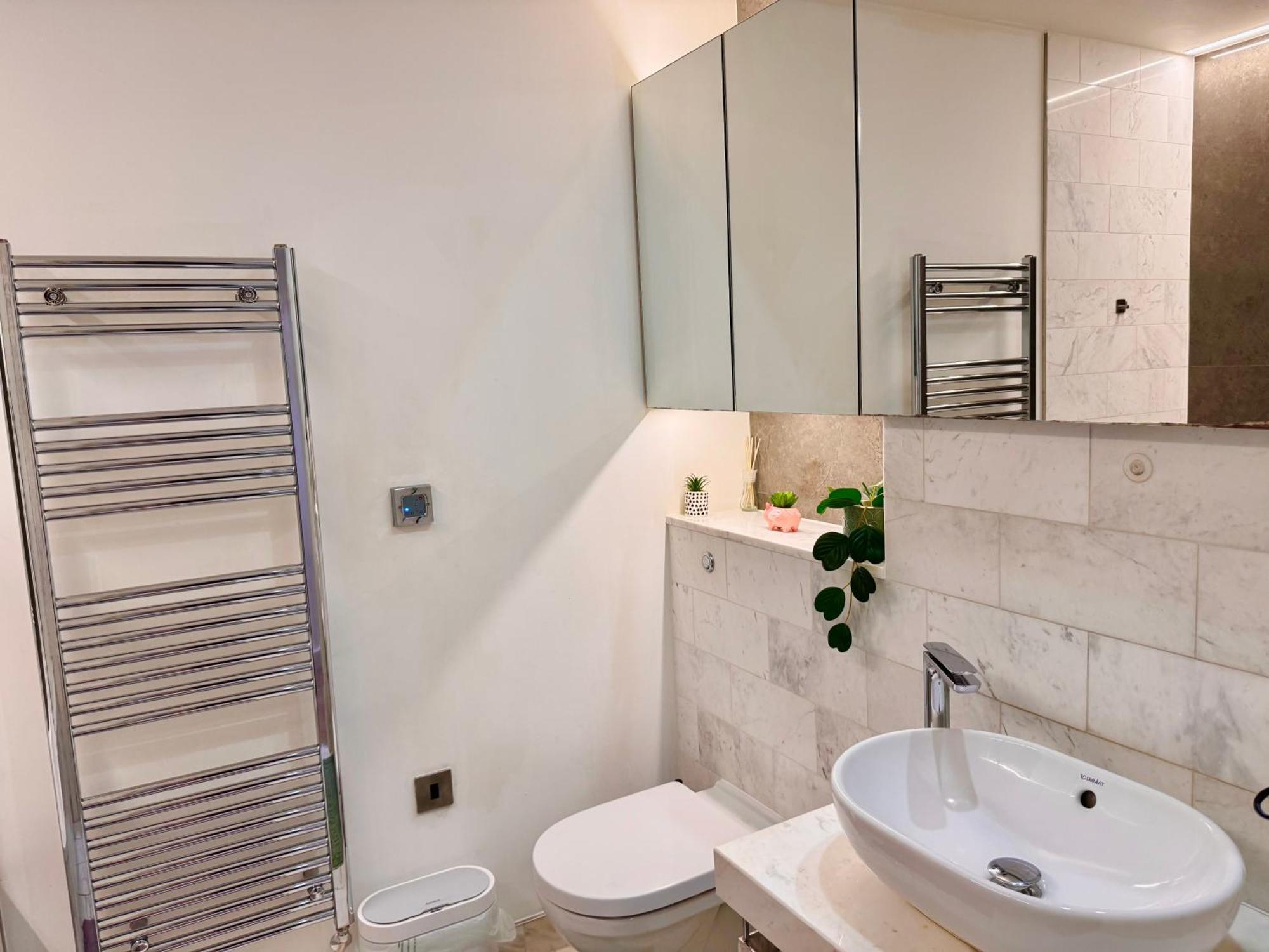 Scenic View 1-bed Near Downtown With Free Wifi Apartamento