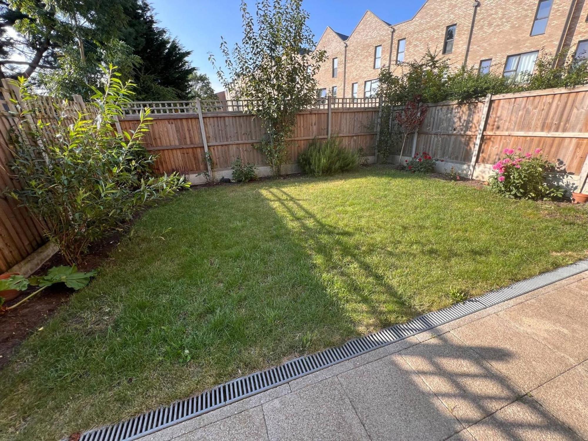 Stylish 3-bed Townhouse With 3 Baths In Southgate Londres
