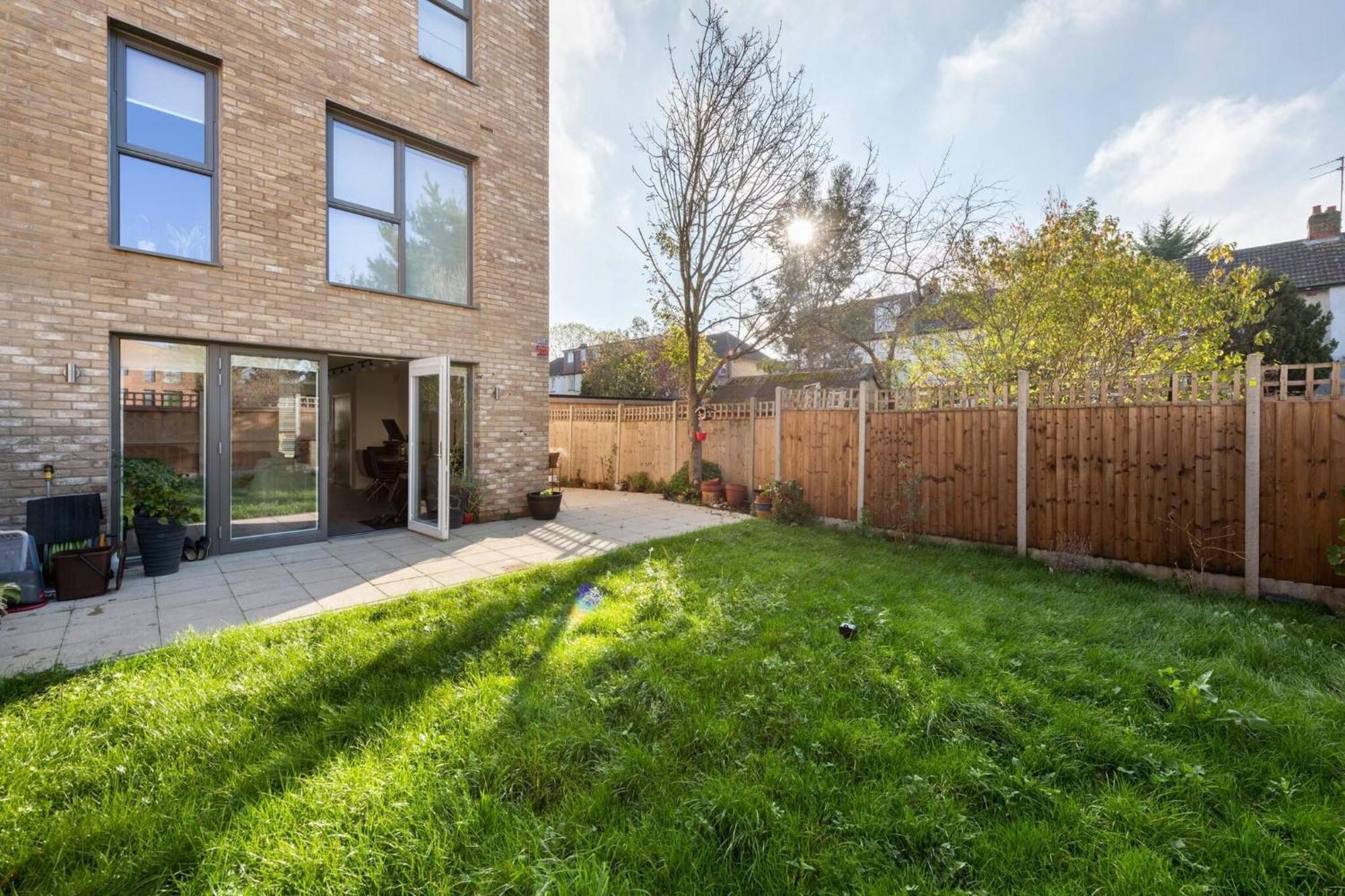 Appartement Stylish 3-bed Townhouse With 3 Baths In Southgate