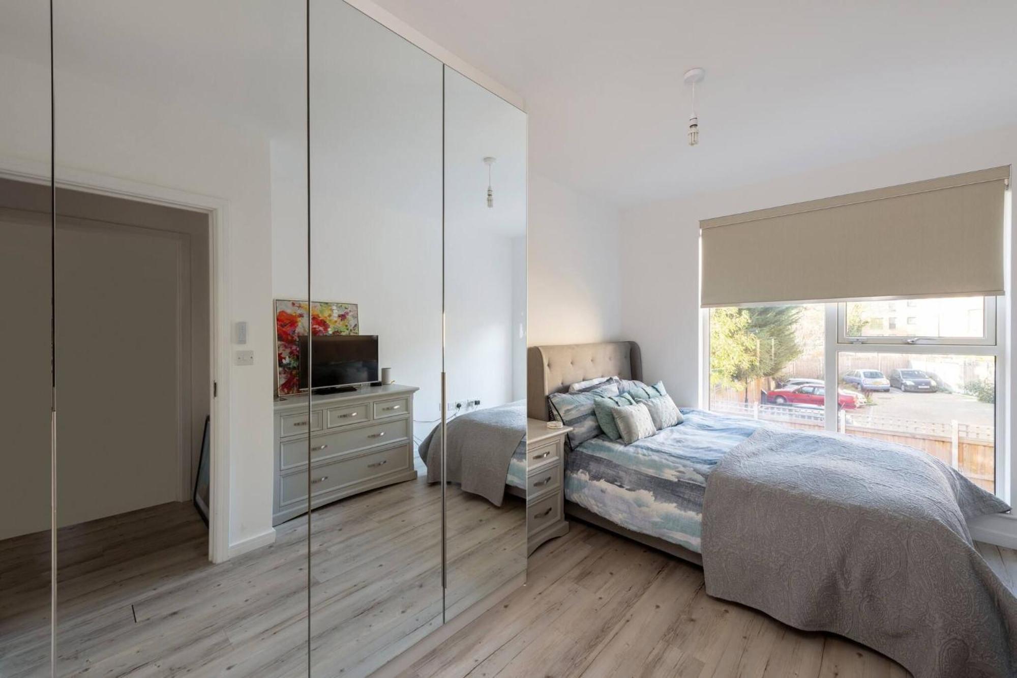 Stylish 3-bed Townhouse With 3 Baths In Southgate Londres