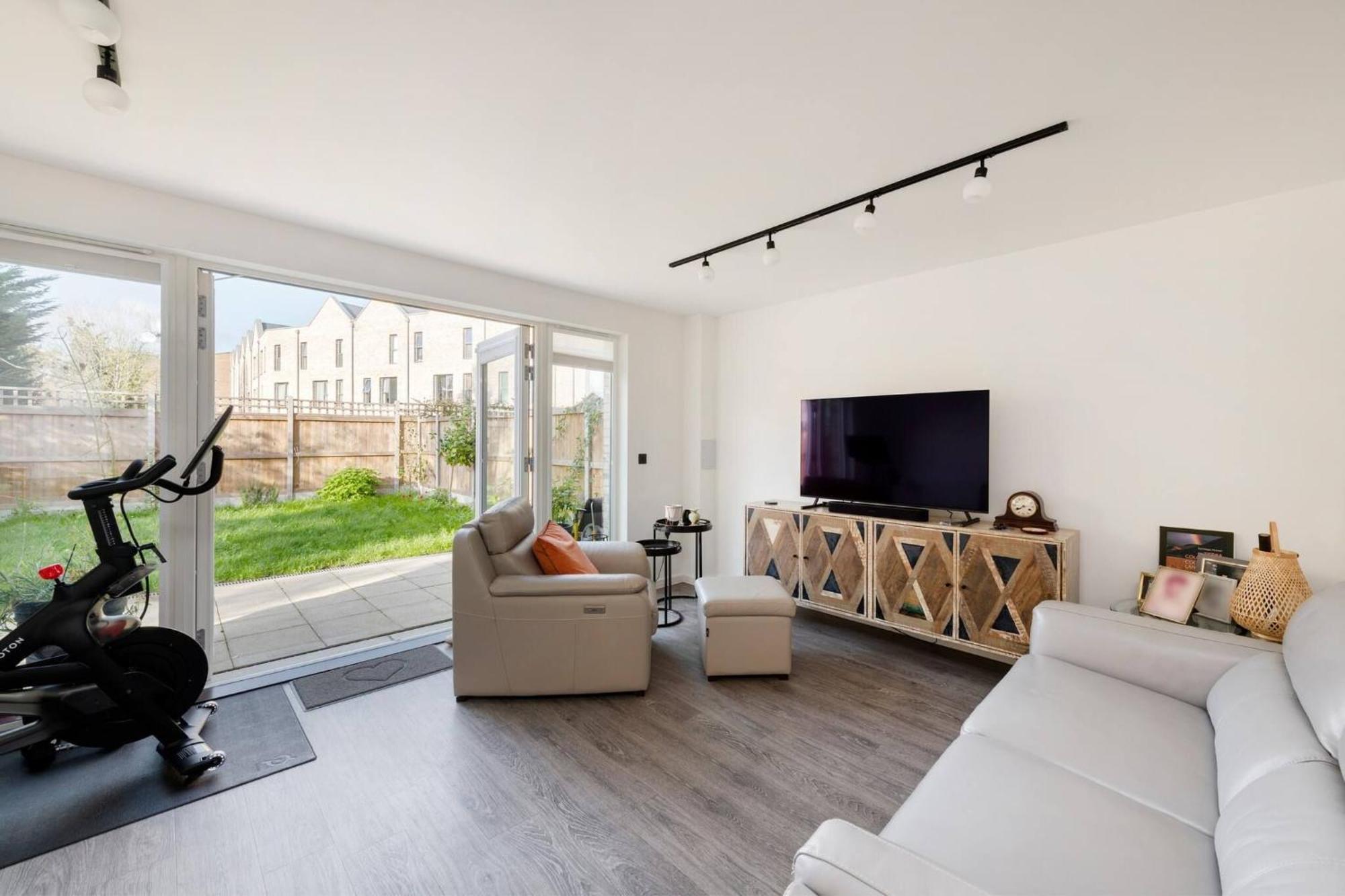 Stylish 3-bed Townhouse With 3 Baths In Southgate * Londres