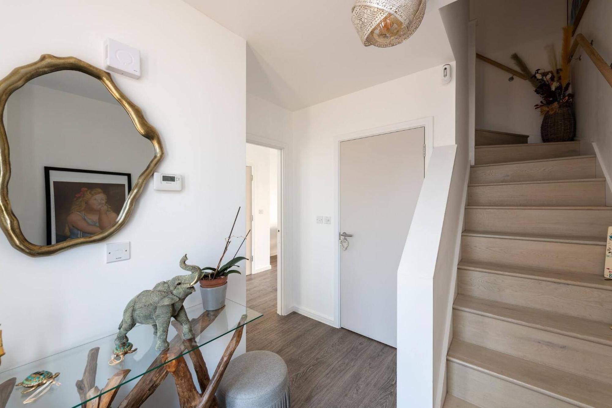 Stylish 3-bed Townhouse With 3 Baths In Southgate Appartement *