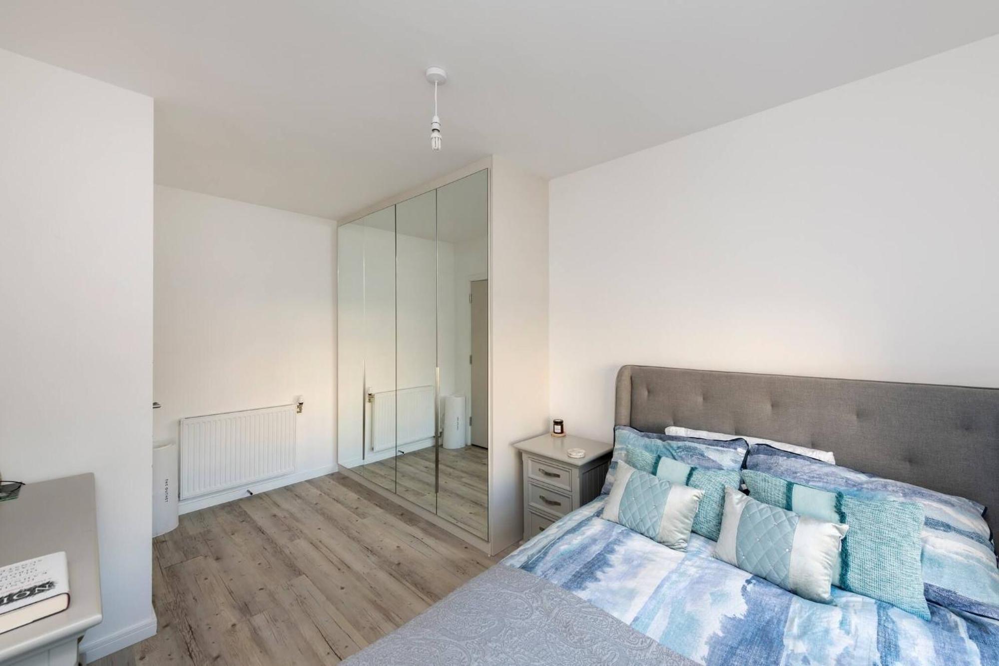 Appartement Stylish 3-bed Townhouse With 3 Baths In Southgate *