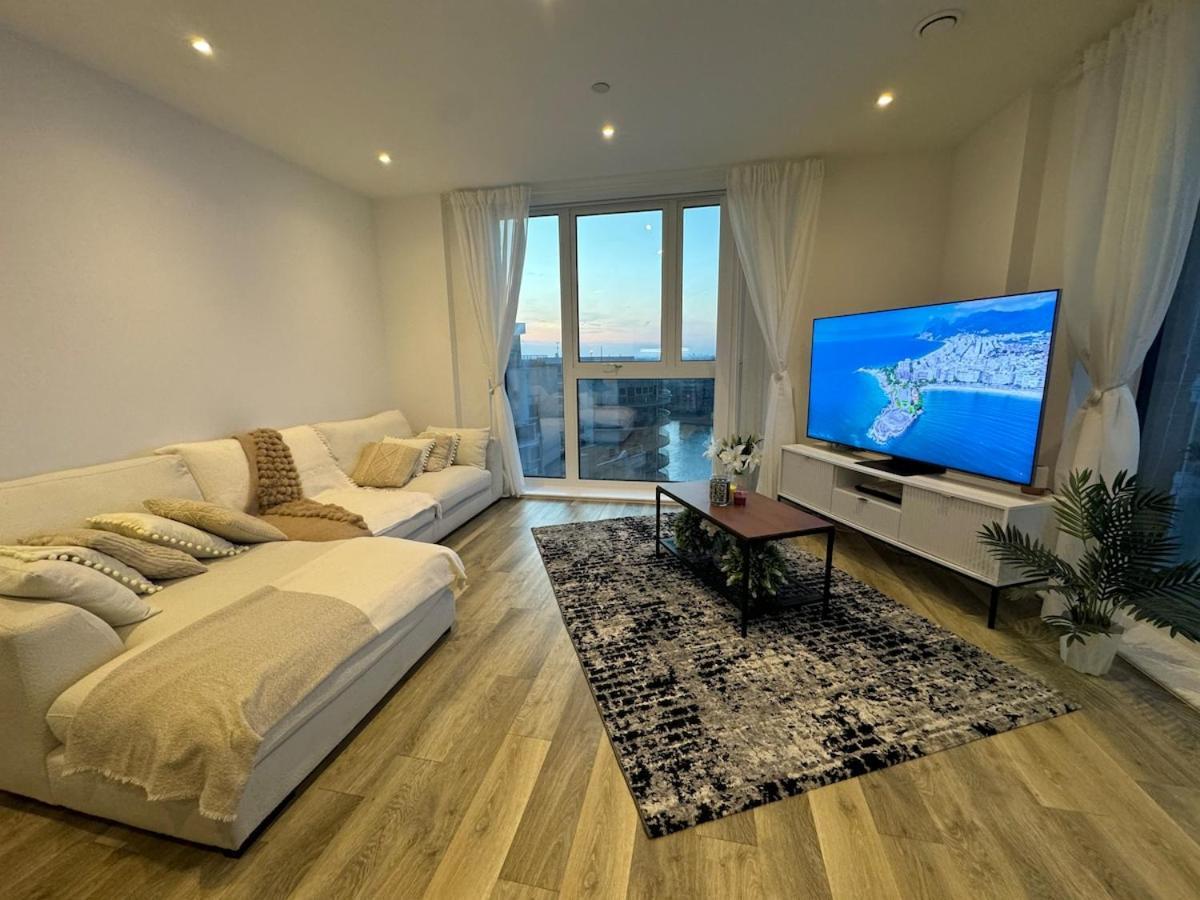 Stunning Luxury 2 Bedroom Appartement *
