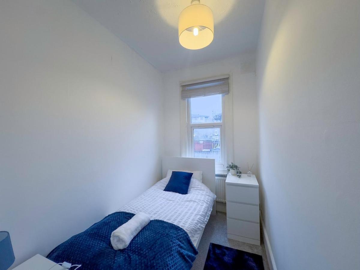 Spacious 3 Bed Apartment, 10 Mins From Wembley Stadium With Private Garden