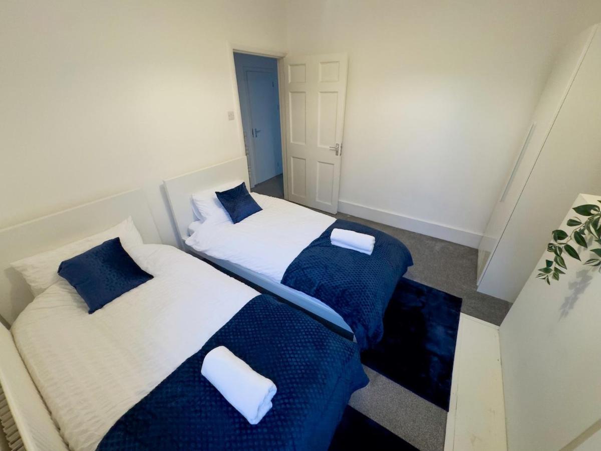 Spacious 3 Bed Apartment, 10 Mins From Wembley Stadium With Private Garden * Londres