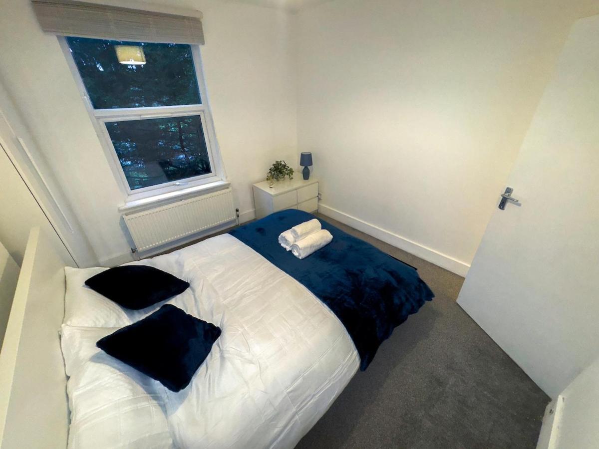 Spacious 3 Bed Apartment, 10 Mins From Wembley Stadium With Private Garden Londres