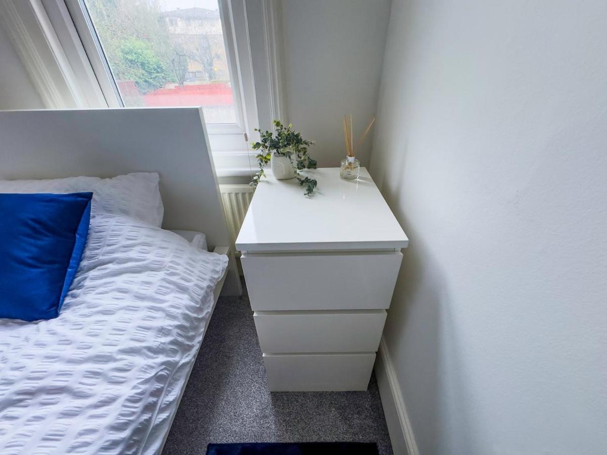 Spacious 3 Bed Apartment, 10 Mins From Wembley Stadium With Private Garden