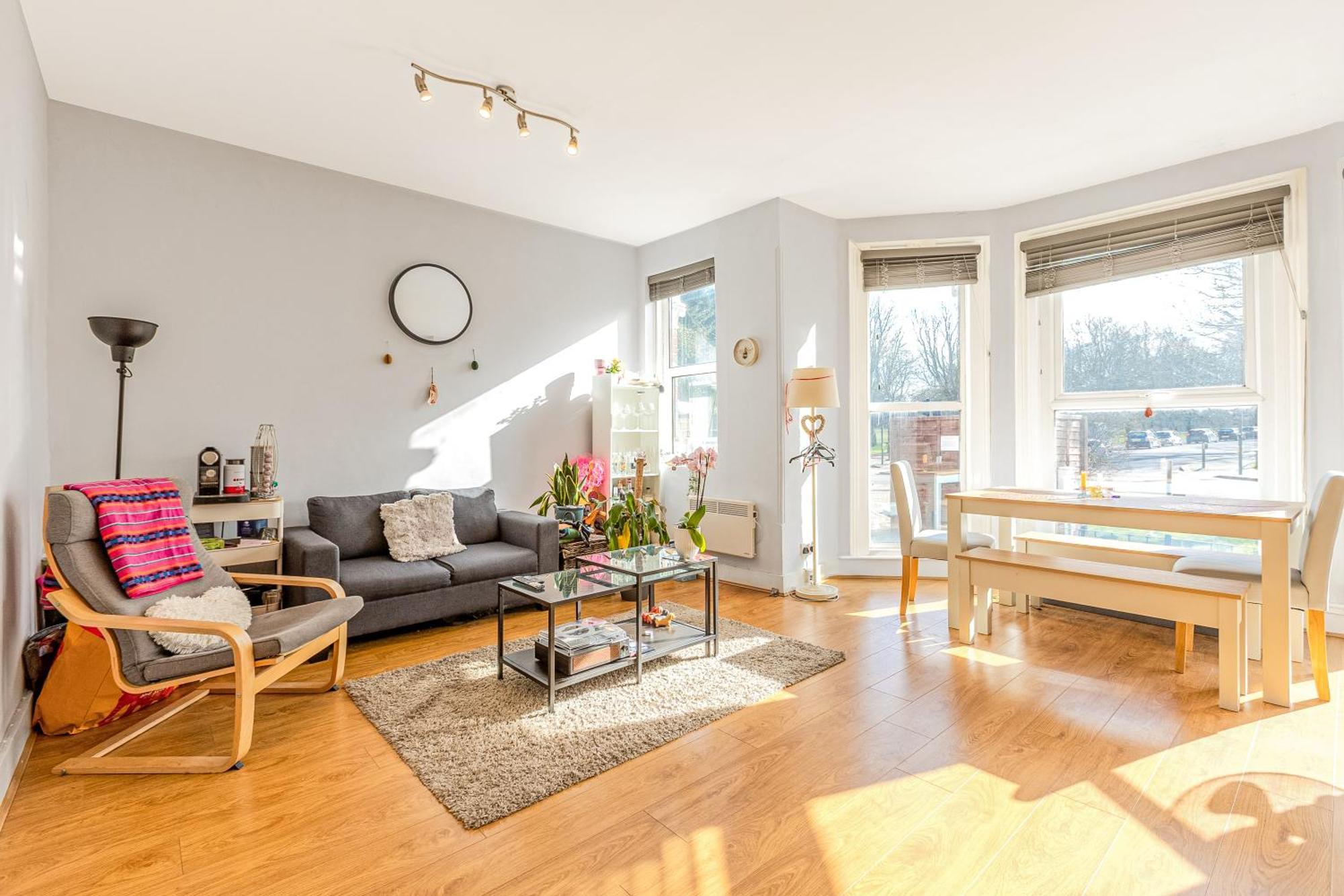 New Listing! 2br Flat With Patio In Clapham Common Appartement