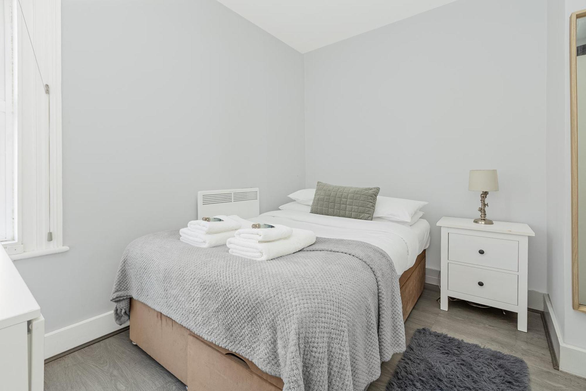 New Listing! 2br Flat With Patio In Clapham Common * Londen