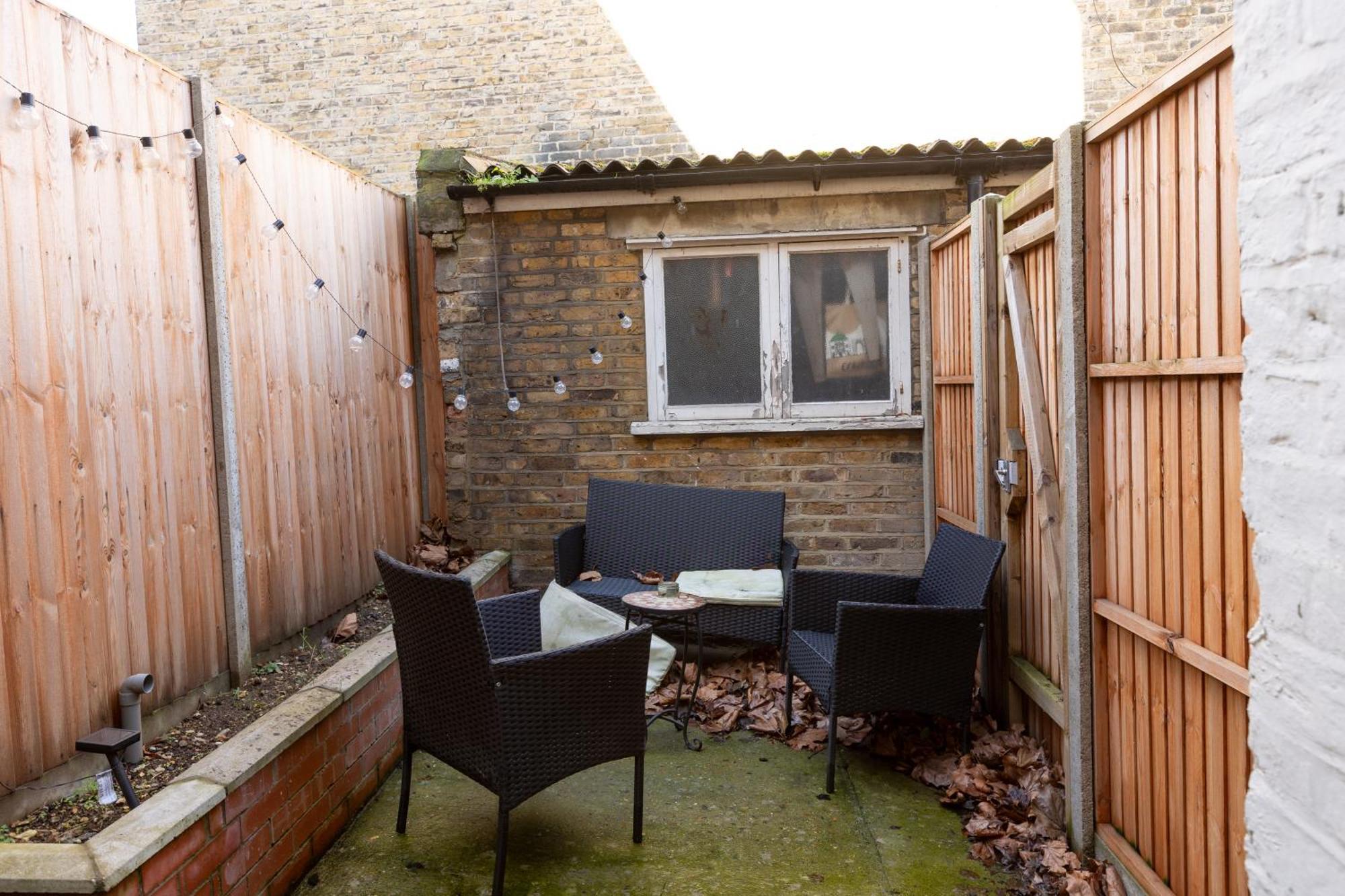 New Listing! 2br Flat With Patio In Clapham Common Appartement
