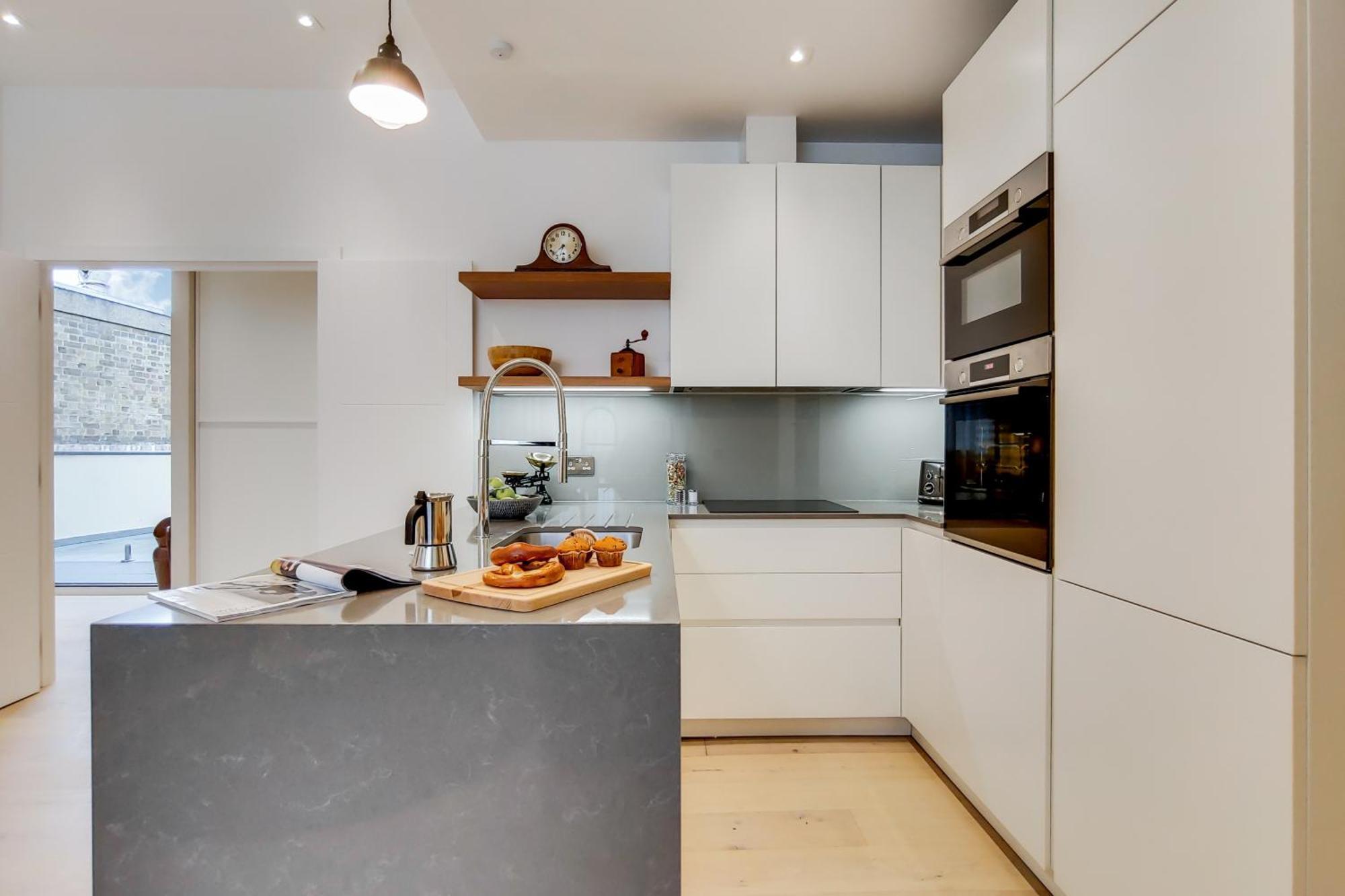 The Borough Collection Near Bridge And Borough Market * Londres