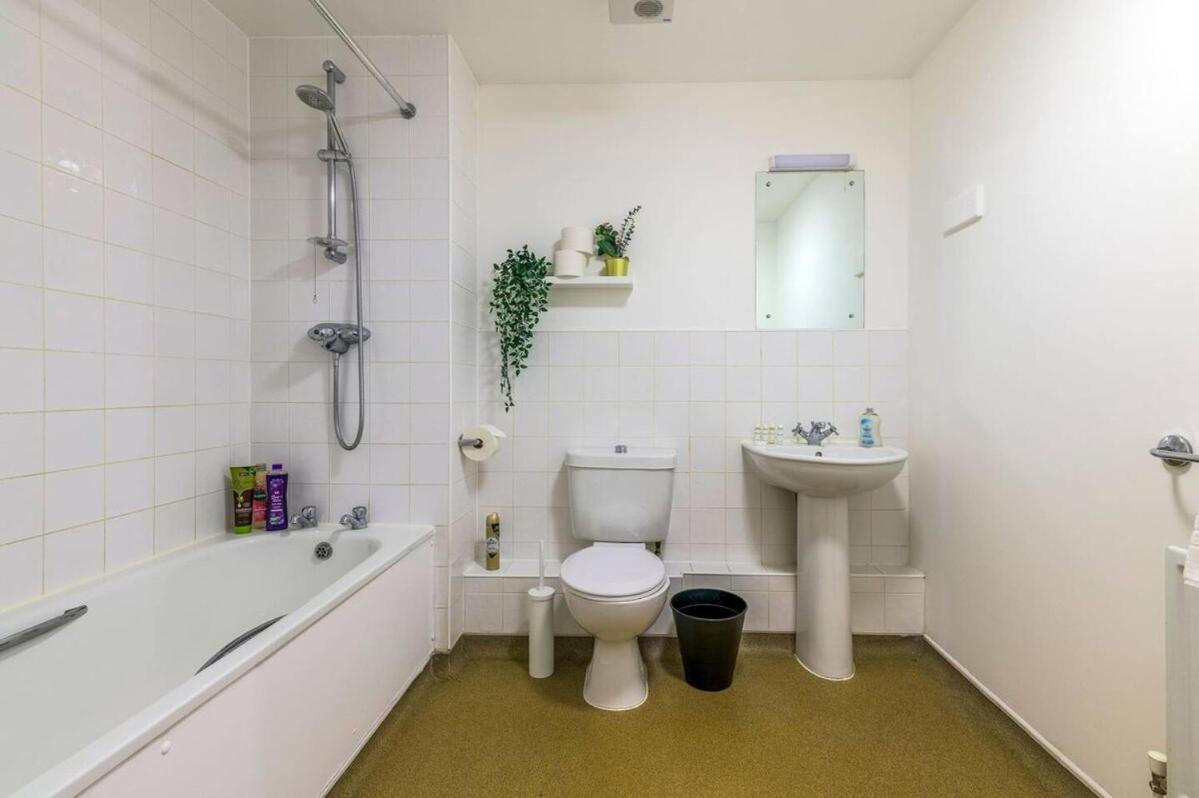 Appartement 2 Bed Close To Excel And Elizabeth Line With Wi-fi *