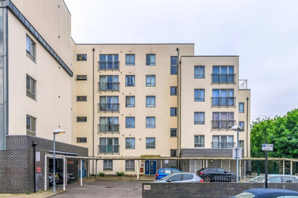 2 Bed Close To Excel And Elizabeth Line With Wi-fi