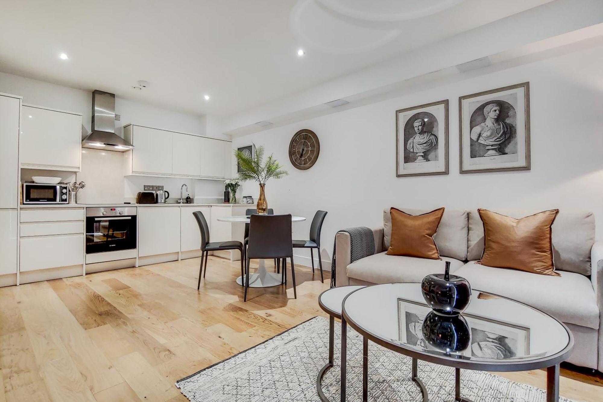 The Borough Collection Near Bridge And Borough Market *