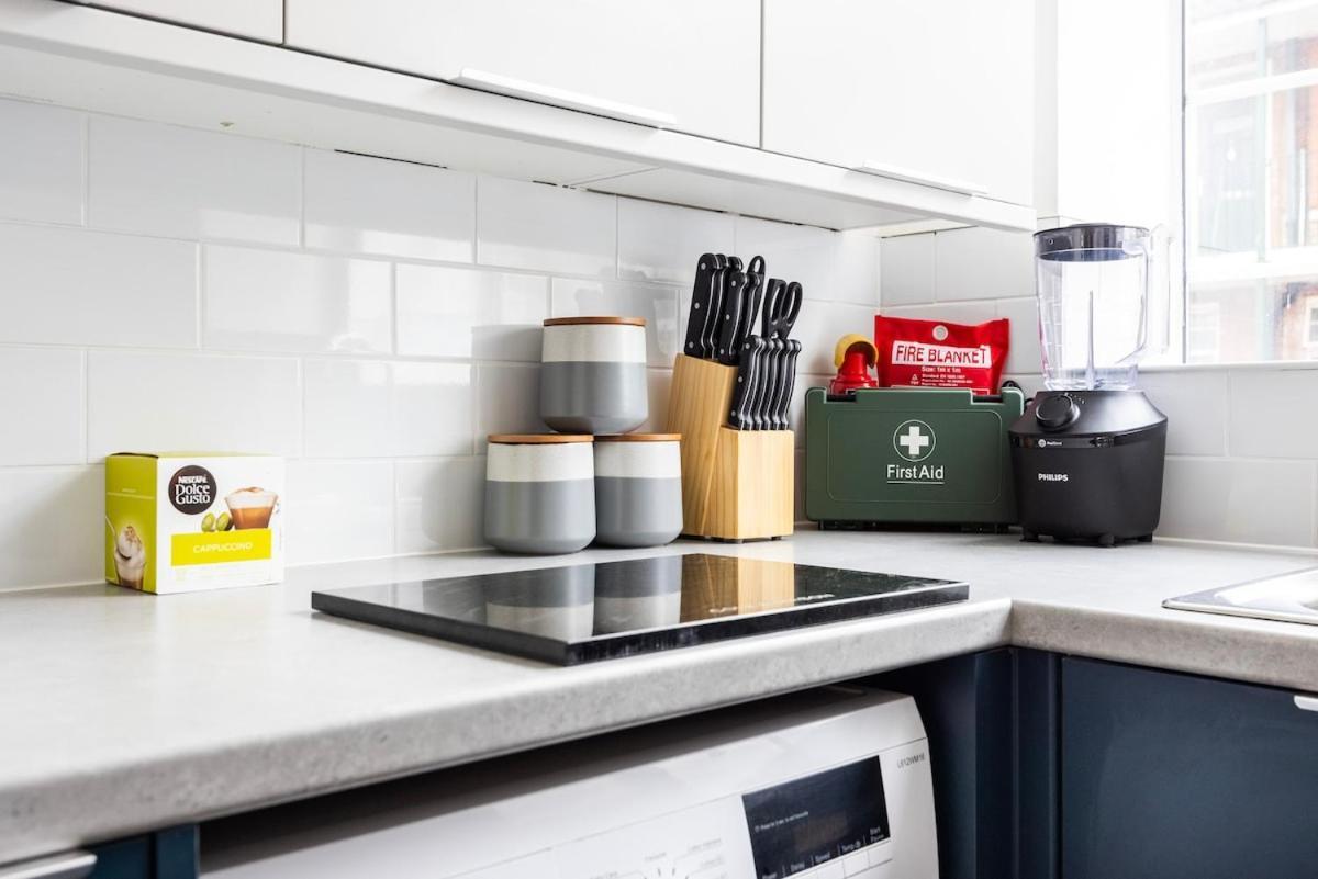 New 1 Bed Zone 2 Ideal For Contractors Free Parking & Near Uber Boat Pier , Long Welcome , Offers Appartement *