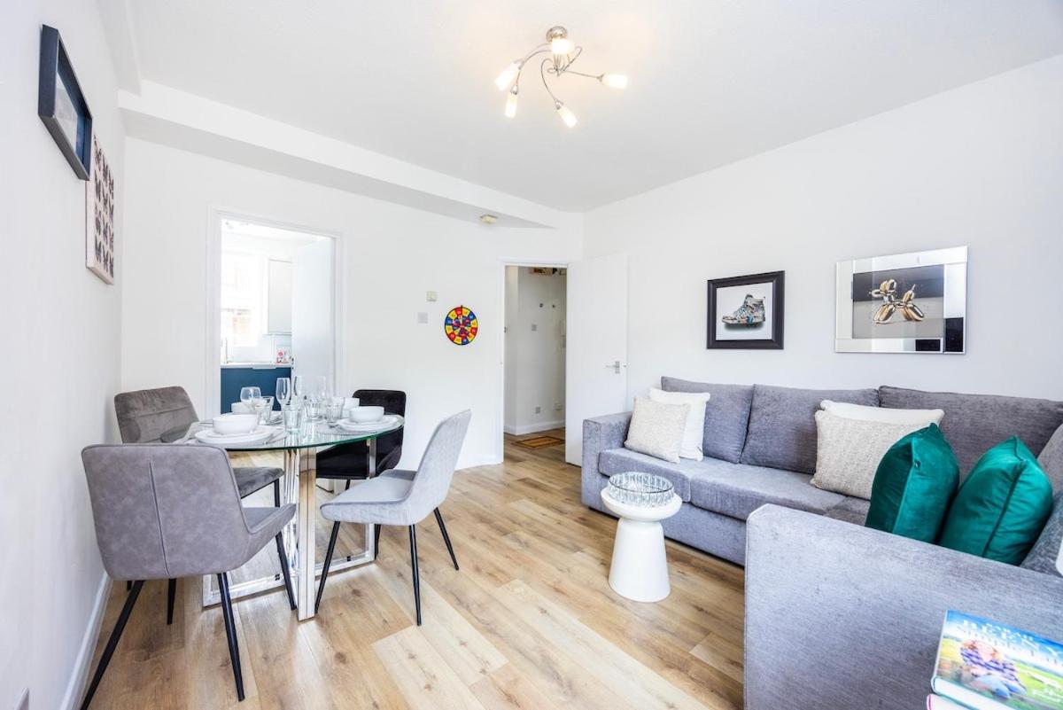 Appartement New 1 Bed Zone 2 Ideal For Contractors Free Parking & Near Uber Boat Pier , Long Welcome , Offers *