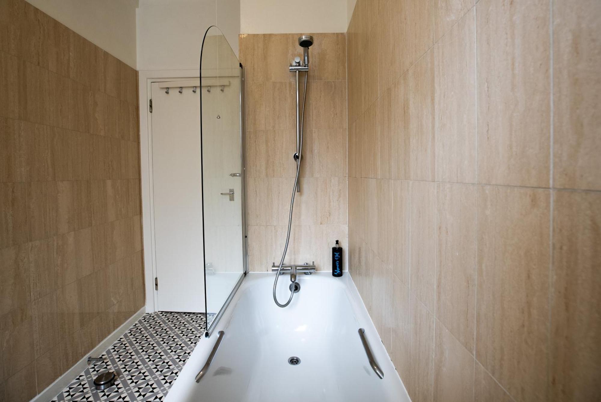 Location, Perfect For Attractions & West End Apartamento