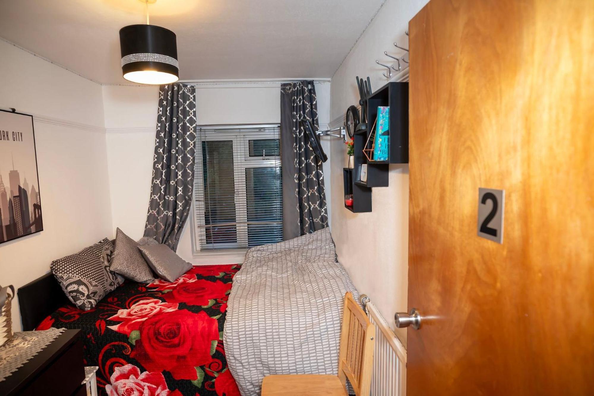 4 Bedroom House Rented By The Couette-café