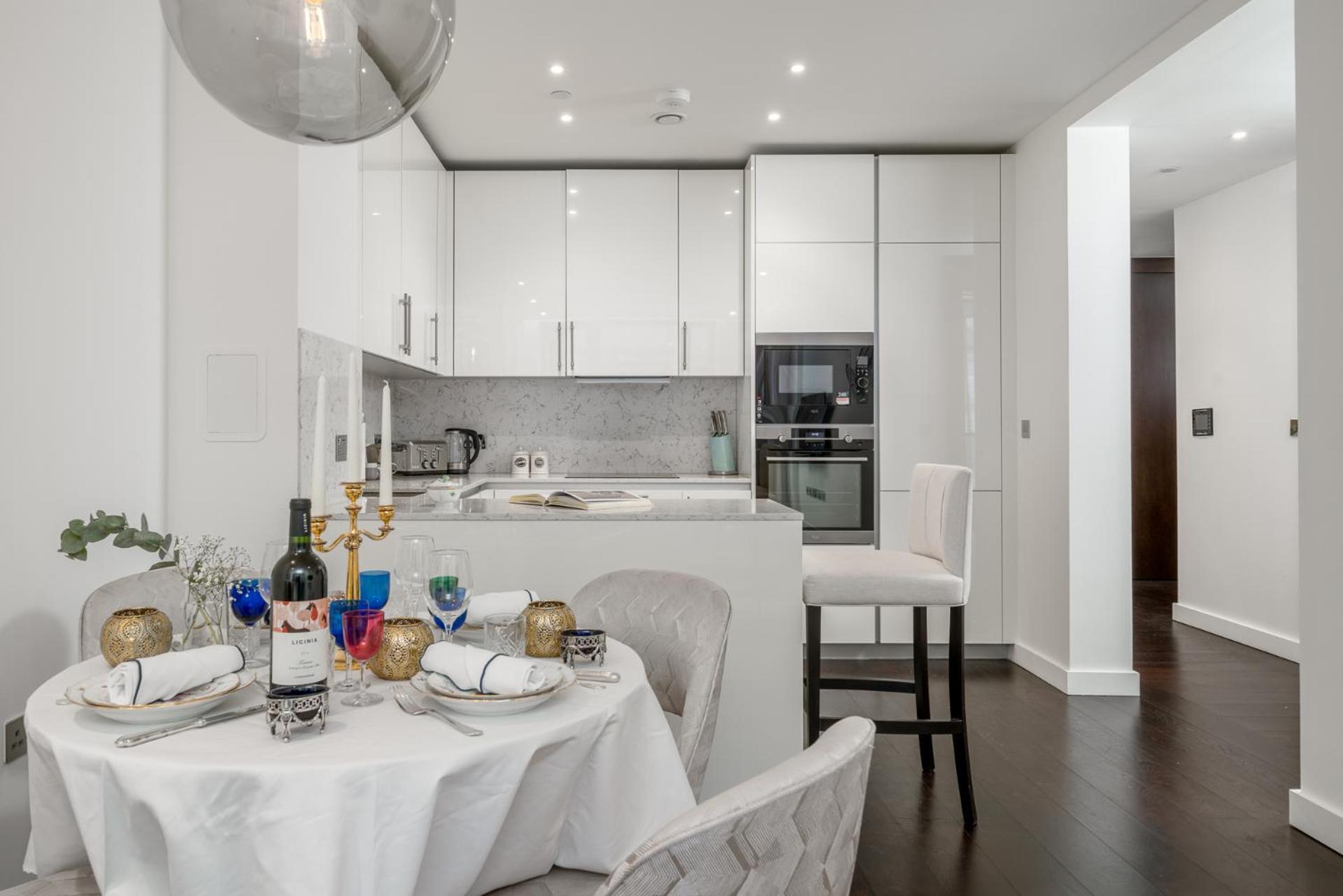 Riverfront Retreat In 2 Bed 2 Bath Appartement Londres