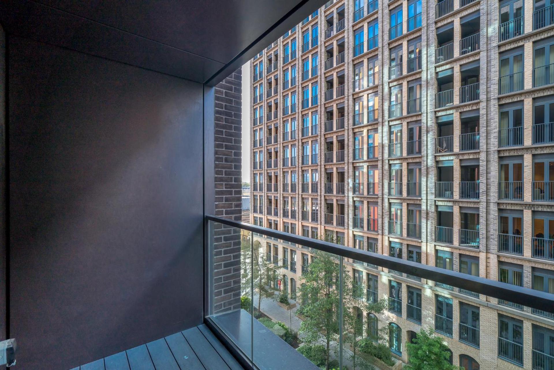 Appartement Riverfront Retreat In 2 Bed 2 Bath
