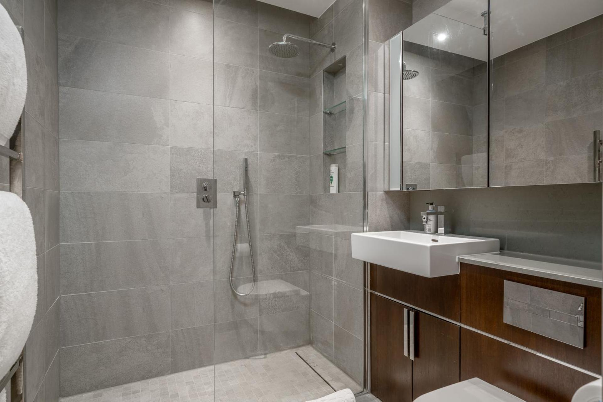 Riverfront Retreat In 2 Bed 2 Bath Appartement