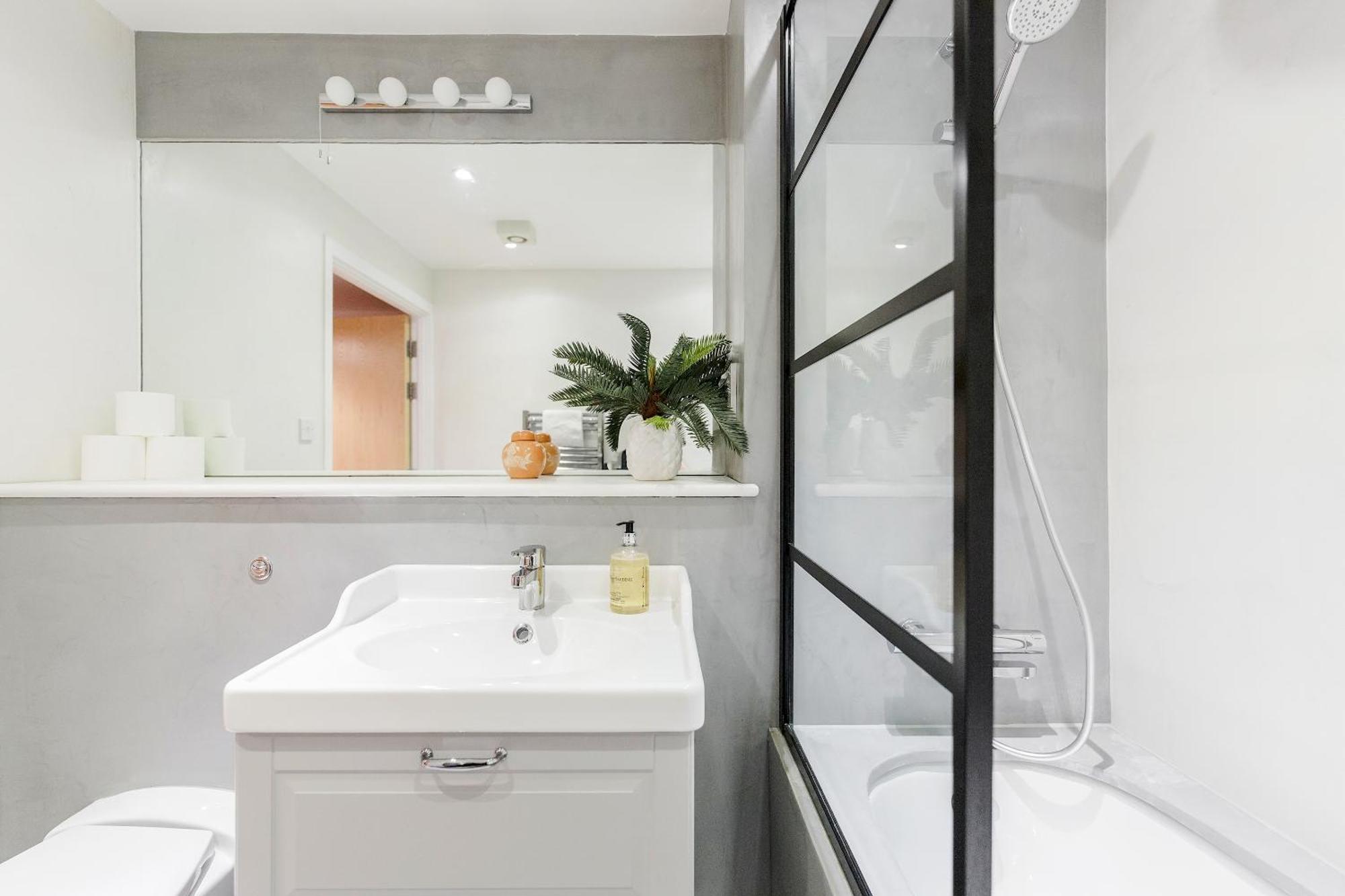 Shoreditch 2 Bed Flat By Basetogo Londen