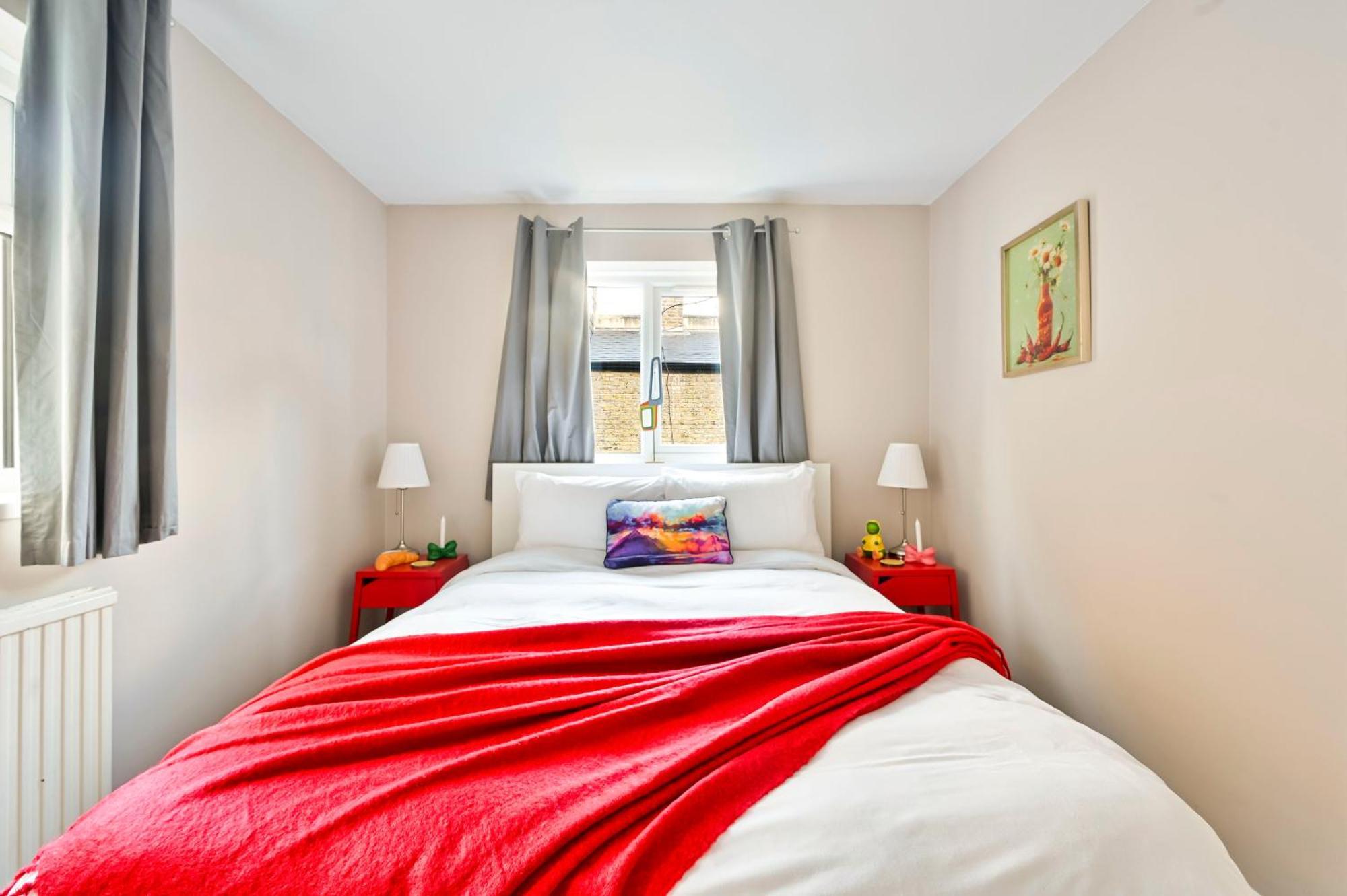 Spacious Bright 2-3 Bed Flat In Fulham By The Thames