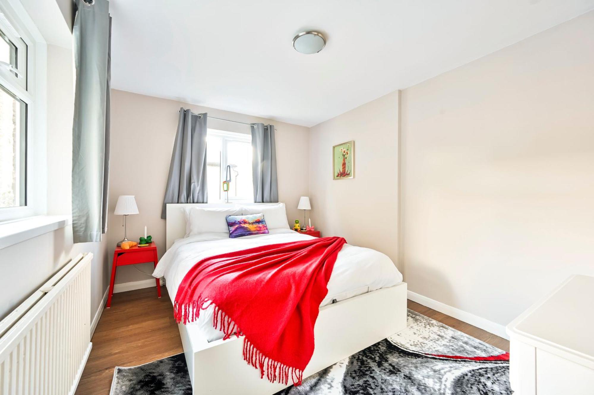 Spacious Bright 2-3 Bed Flat In Fulham By The Thames